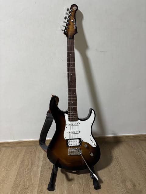 Yamaha Pacifica 212VFM